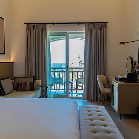 Radisson Collection Hotel, Bodrum 5* アキアーラ
